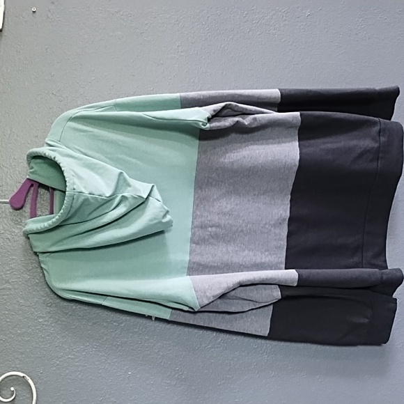 Sweatshirt - Picture 2 of 4